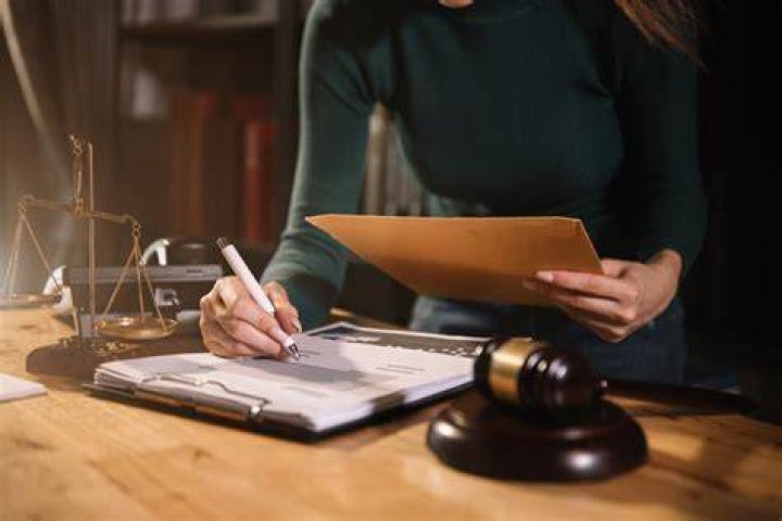 What qualifications do I need to be a process server?